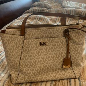 Michael Kors tote